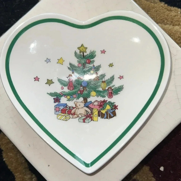 Nikko Christmastime China Heart Shape Candy Trinket Dish Retired Pattern Small - Picture 3 of 13